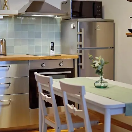Modern Green Apt W Free Parking, Projector,Netflix Budapest Exterior photo