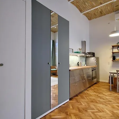 Modern Green Apt W Free Parking, Projector,Netflix Budapest Exterior photo