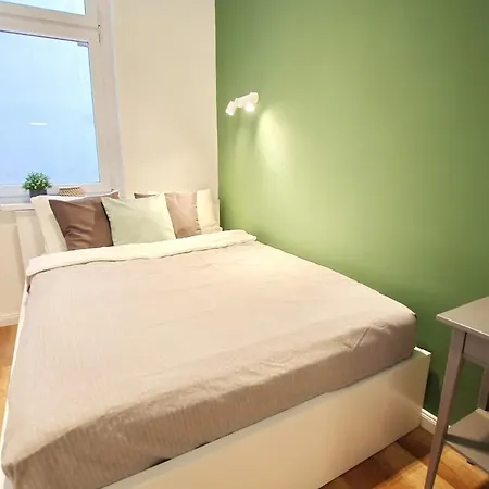Modern Green Apt W Free Parking, Projector,Netflix Budapest Exterior photo